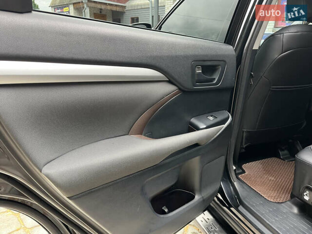 Чорний Тойота Хайлендер, об'ємом двигуна 2.67 л та пробігом 195 тис. км за 16999 $, фото 19 на Automoto.ua