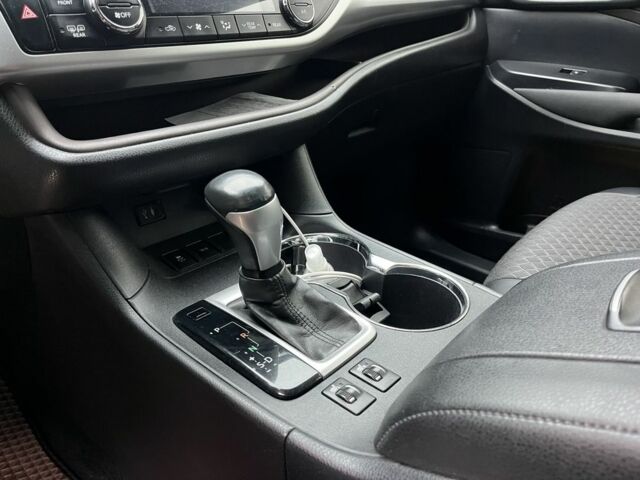 Чорний Тойота Хайлендер, об'ємом двигуна 2.7 л та пробігом 195 тис. км за 16999 $, фото 16 на Automoto.ua