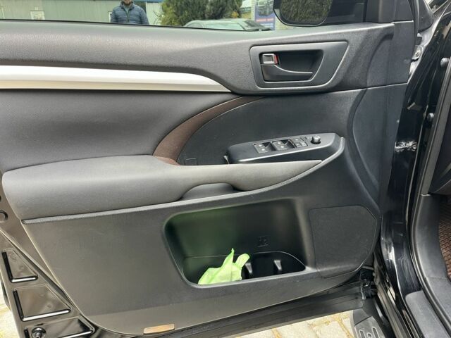 Чорний Тойота Хайлендер, об'ємом двигуна 2.7 л та пробігом 195 тис. км за 16999 $, фото 10 на Automoto.ua