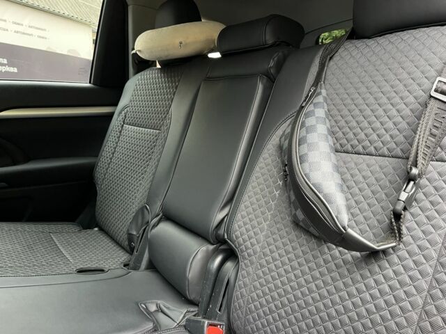 Чорний Тойота Хайлендер, об'ємом двигуна 2.7 л та пробігом 195 тис. км за 16999 $, фото 21 на Automoto.ua