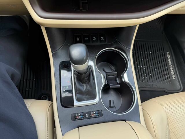 Черный Тойота Хайлендер, объемом двигателя 3.5 л и пробегом 76 тыс. км за 15600 $, фото 9 на Automoto.ua