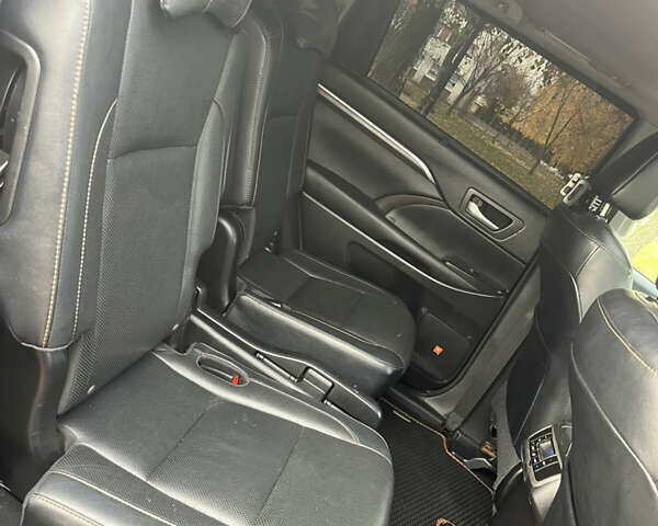 Черный Тойота Хайлендер, объемом двигателя 3.5 л и пробегом 179 тыс. км за 25900 $, фото 14 на Automoto.ua