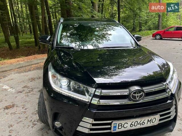 Черный Тойота Хайлендер, объемом двигателя 3.46 л и пробегом 107 тыс. км за 25800 $, фото 2 на Automoto.ua
