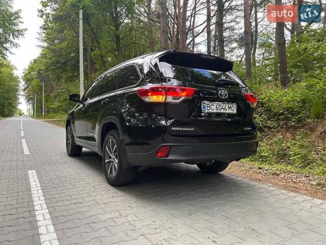 Черный Тойота Хайлендер, объемом двигателя 3.46 л и пробегом 107 тыс. км за 25800 $, фото 3 на Automoto.ua