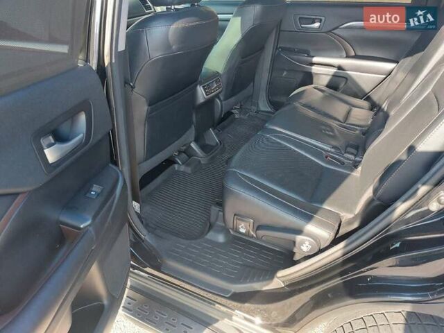 Тойота Хайлендер 2017 в Днепре (Днепропетровске) на Automoto.ua Черный Тойота Хайлендер, объемом двигателя 3.5 л и пробегом 155 тыс. км за 33700 $, фото 9 на Automoto.ua