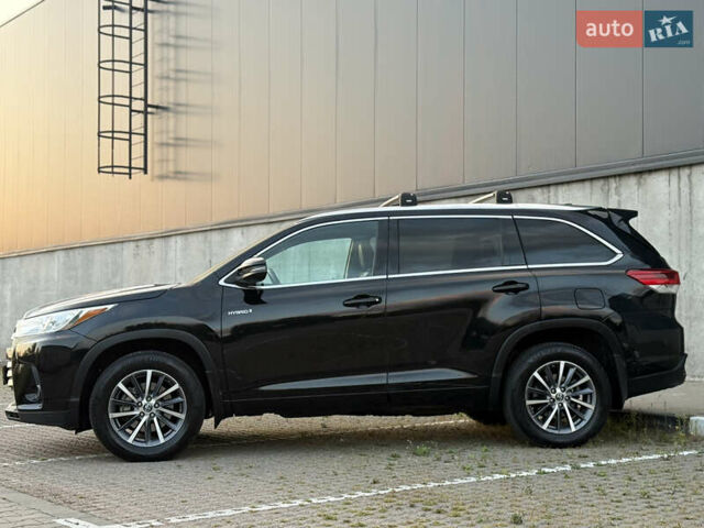 Черный Тойота Хайлендер, объемом двигателя 3.46 л и пробегом 123 тыс. км за 27000 $, фото 3 на Automoto.ua