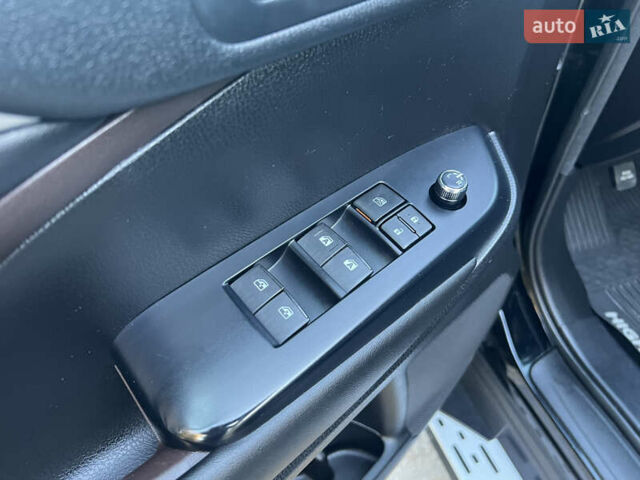 Черный Тойота Хайлендер, объемом двигателя 3.46 л и пробегом 200 тыс. км за 24500 $, фото 37 на Automoto.ua