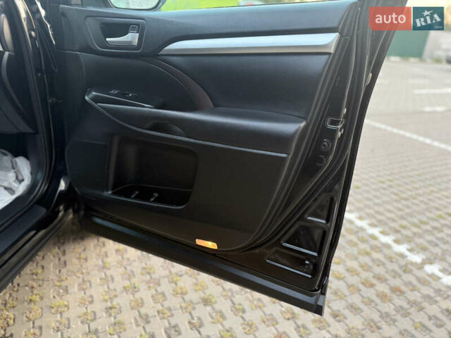 Черный Тойота Хайлендер, объемом двигателя 3.46 л и пробегом 123 тыс. км за 27000 $, фото 10 на Automoto.ua