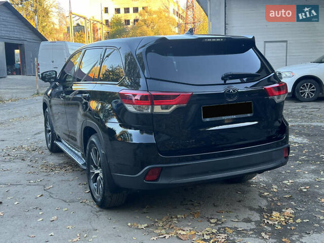 Черный Тойота Хайлендер, объемом двигателя 3.46 л и пробегом 200 тыс. км за 24500 $, фото 22 на Automoto.ua