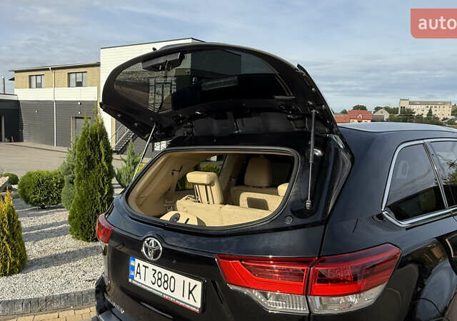 Черный Тойота Хайлендер, объемом двигателя 3.46 л и пробегом 394 тыс. км за 27800 $, фото 10 на Automoto.ua