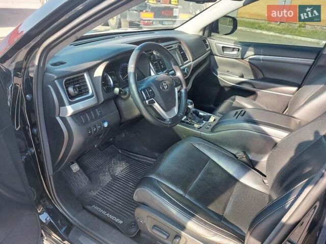 Тойота Хайлендер 2017 в Днепре (Днепропетровске) на Automoto.ua Черный Тойота Хайлендер, объемом двигателя 3.5 л и пробегом 155 тыс. км за 33700 $, фото 6 на Automoto.ua