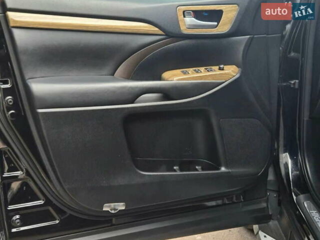 Черный Тойота Хайлендер, объемом двигателя 3.5 л и пробегом 110 тыс. км за 29200 $, фото 11 на Automoto.ua