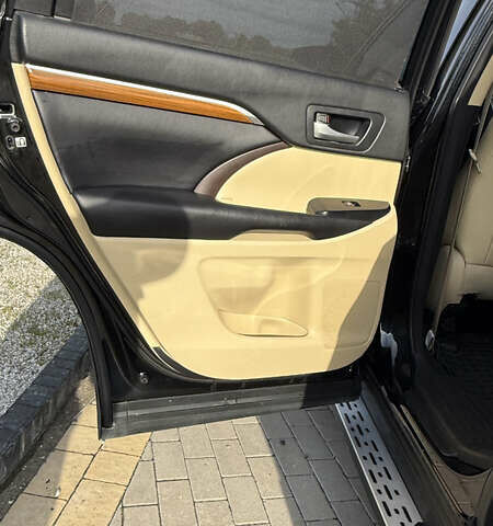 Черный Тойота Хайлендер, объемом двигателя 3.46 л и пробегом 394 тыс. км за 27800 $, фото 18 на Automoto.ua