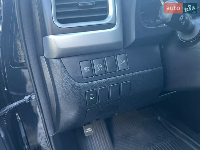 Черный Тойота Хайлендер, объемом двигателя 3.46 л и пробегом 200 тыс. км за 24500 $, фото 39 на Automoto.ua