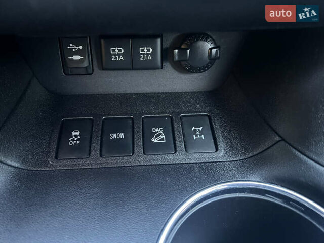 Черный Тойота Хайлендер, объемом двигателя 3.46 л и пробегом 200 тыс. км за 24500 $, фото 45 на Automoto.ua