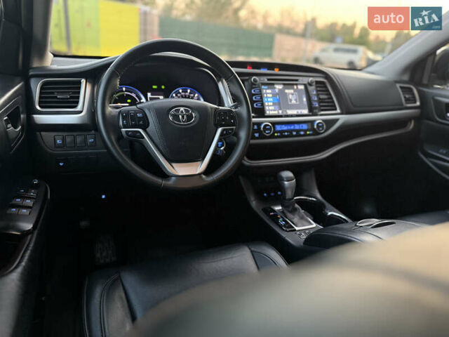 Черный Тойота Хайлендер, объемом двигателя 3.46 л и пробегом 123 тыс. км за 27000 $, фото 31 на Automoto.ua