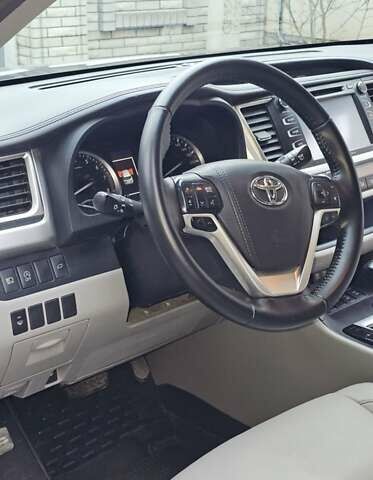 Чорний Тойота Хайлендер, об'ємом двигуна 3.46 л та пробігом 139 тис. км за 25500 $, фото 8 на Automoto.ua