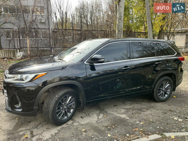Черный Тойота Хайлендер, объемом двигателя 2.67 л и пробегом 106 тыс. км за 27000 $, фото 2 на Automoto.ua