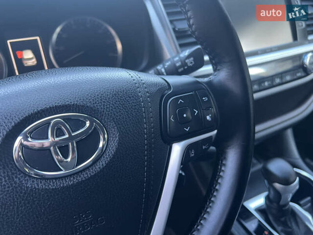 Черный Тойота Хайлендер, объемом двигателя 3.46 л и пробегом 200 тыс. км за 24500 $, фото 41 на Automoto.ua