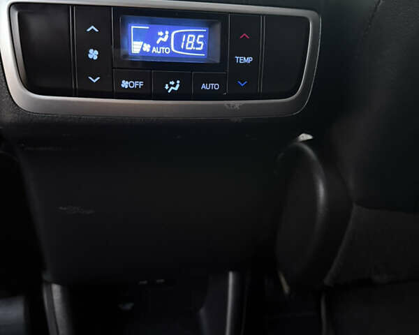 Черный Тойота Хайлендер, объемом двигателя 3.46 л и пробегом 123 тыс. км за 27000 $, фото 25 на Automoto.ua