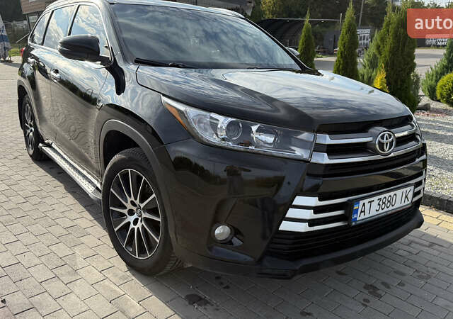 Черный Тойота Хайлендер, объемом двигателя 3.46 л и пробегом 394 тыс. км за 27800 $, фото 3 на Automoto.ua