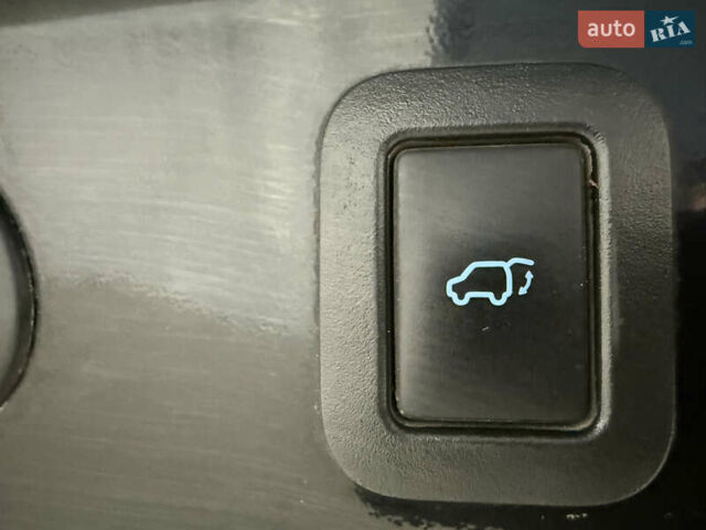 Черный Тойота Хайлендер, объемом двигателя 3.46 л и пробегом 123 тыс. км за 27000 $, фото 11 на Automoto.ua