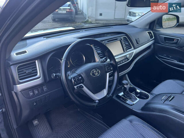 Черный Тойота Хайлендер, объемом двигателя 3.46 л и пробегом 200 тыс. км за 24500 $, фото 38 на Automoto.ua