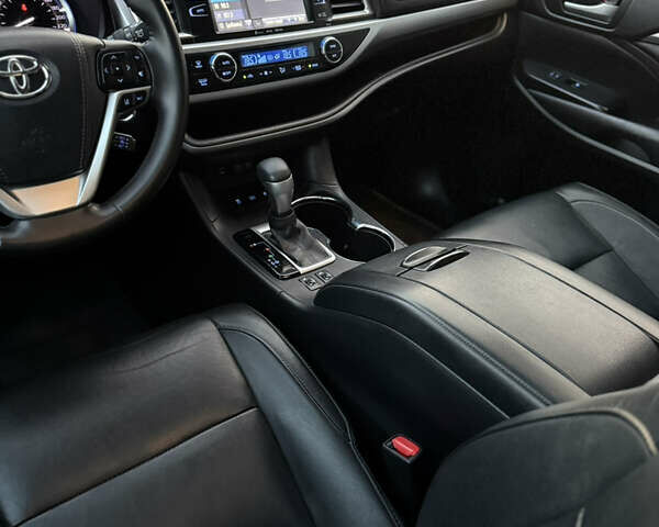 Черный Тойота Хайлендер, объемом двигателя 3.46 л и пробегом 123 тыс. км за 27000 $, фото 33 на Automoto.ua