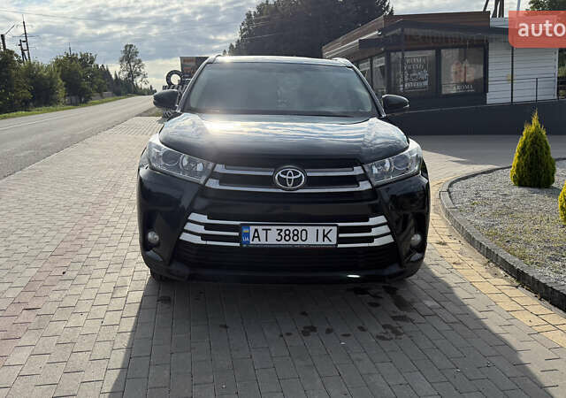 Черный Тойота Хайлендер, объемом двигателя 3.46 л и пробегом 394 тыс. км за 27800 $, фото 1 на Automoto.ua