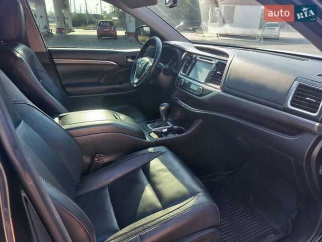 Тойота Хайлендер 2017 в Днепре (Днепропетровске) на Automoto.ua Черный Тойота Хайлендер, объемом двигателя 3.5 л и пробегом 155 тыс. км за 33700 $, фото 7 на Automoto.ua