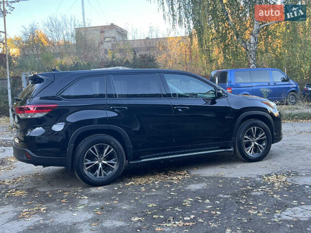 Черный Тойота Хайлендер, объемом двигателя 3.46 л и пробегом 200 тыс. км за 24500 $, фото 3 на Automoto.ua