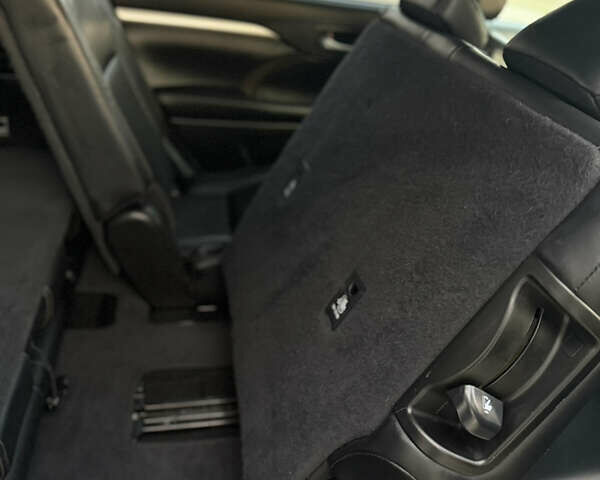 Черный Тойота Хайлендер, объемом двигателя 3.46 л и пробегом 123 тыс. км за 27000 $, фото 16 на Automoto.ua