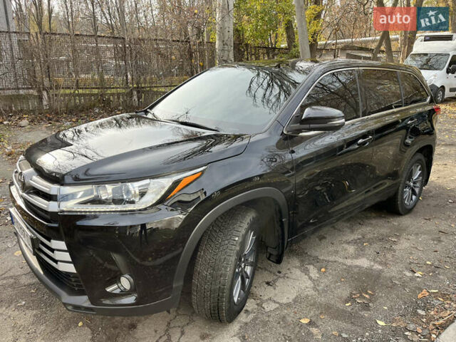 Черный Тойота Хайлендер, объемом двигателя 2.67 л и пробегом 106 тыс. км за 27000 $, фото 3 на Automoto.ua