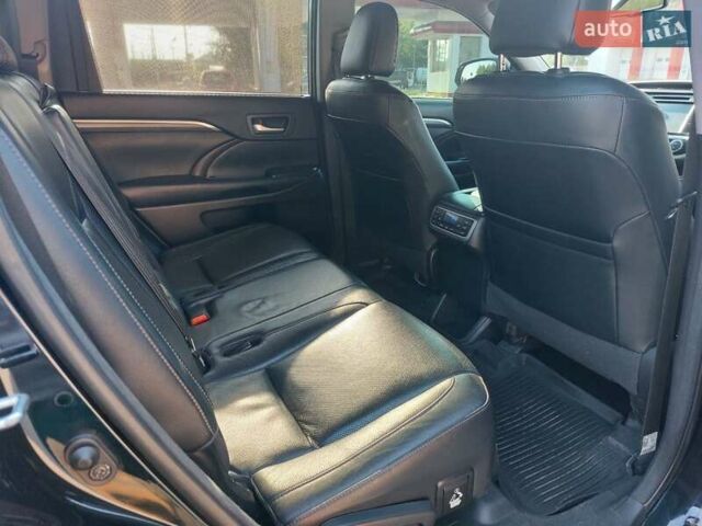 Тойота Хайлендер 2017 в Днепре (Днепропетровске) на Automoto.ua Черный Тойота Хайлендер, объемом двигателя 3.5 л и пробегом 155 тыс. км за 33700 $, фото 8 на Automoto.ua