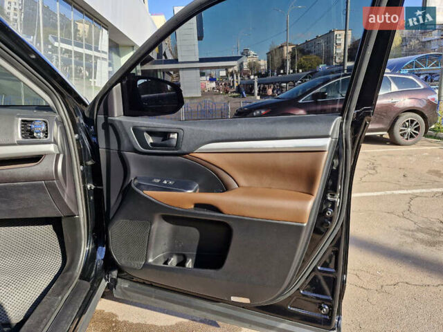 Черный Тойота Хайлендер, объемом двигателя 3.5 л и пробегом 49 тыс. км за 20900 $, фото 27 на Automoto.ua