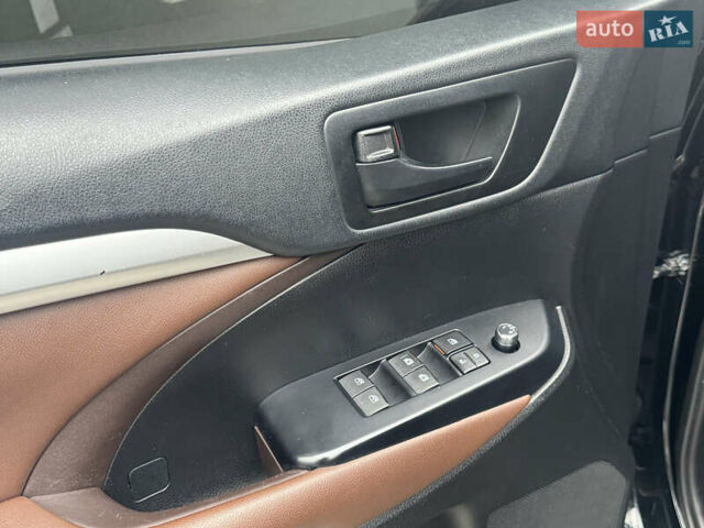 Черный Тойота Хайлендер, объемом двигателя 3.46 л и пробегом 49 тыс. км за 21700 $, фото 16 на Automoto.ua