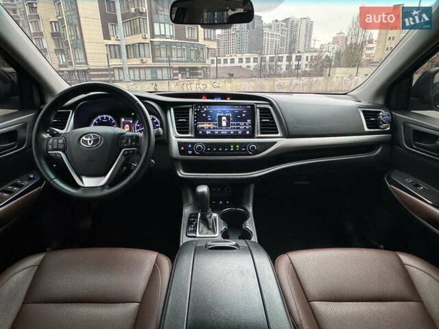 Черный Тойота Хайлендер, объемом двигателя 3.46 л и пробегом 49 тыс. км за 21700 $, фото 10 на Automoto.ua