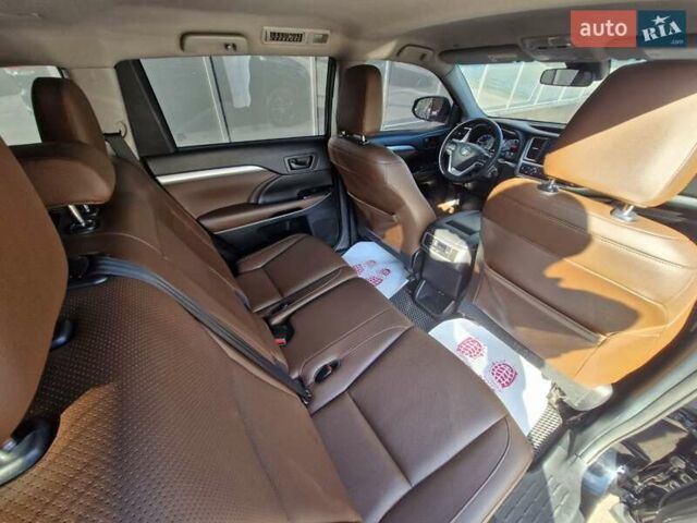 Черный Тойота Хайлендер, объемом двигателя 3.46 л и пробегом 49 тыс. км за 23700 $, фото 12 на Automoto.ua