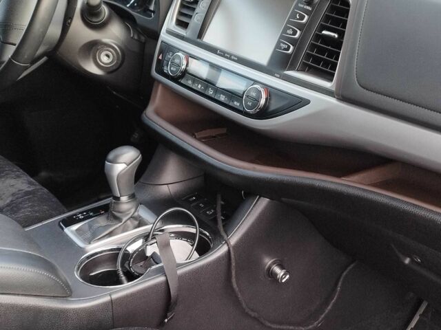 Черный Тойота Хайлендер, объемом двигателя 3.5 л и пробегом 65 тыс. км за 26500 $, фото 2 на Automoto.ua