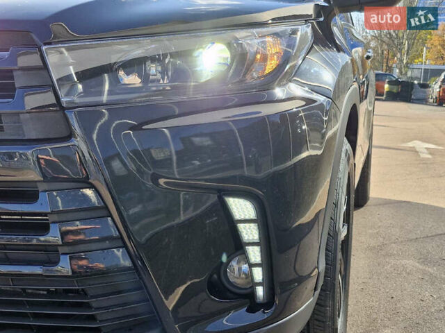 Черный Тойота Хайлендер, объемом двигателя 3.5 л и пробегом 49 тыс. км за 20900 $, фото 3 на Automoto.ua