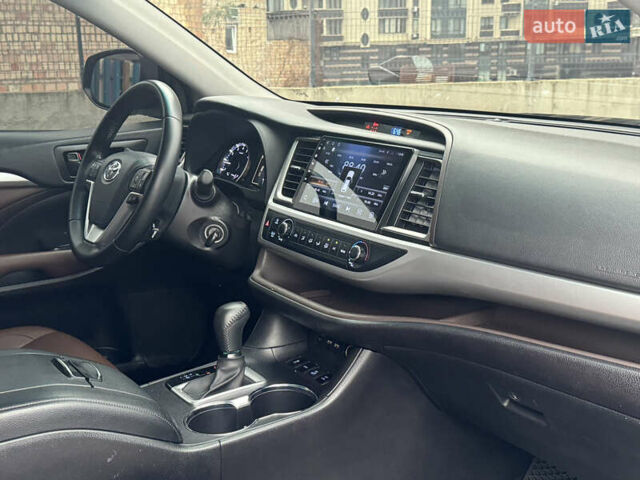 Черный Тойота Хайлендер, объемом двигателя 3.46 л и пробегом 49 тыс. км за 21700 $, фото 11 на Automoto.ua