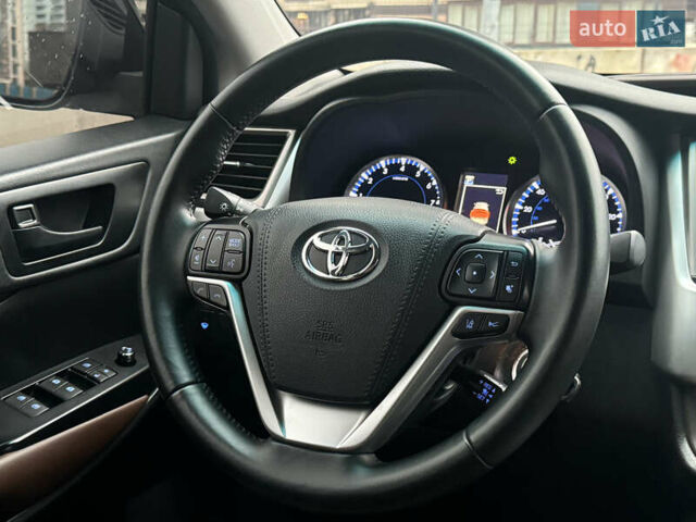 Черный Тойота Хайлендер, объемом двигателя 3.46 л и пробегом 49 тыс. км за 21700 $, фото 9 на Automoto.ua