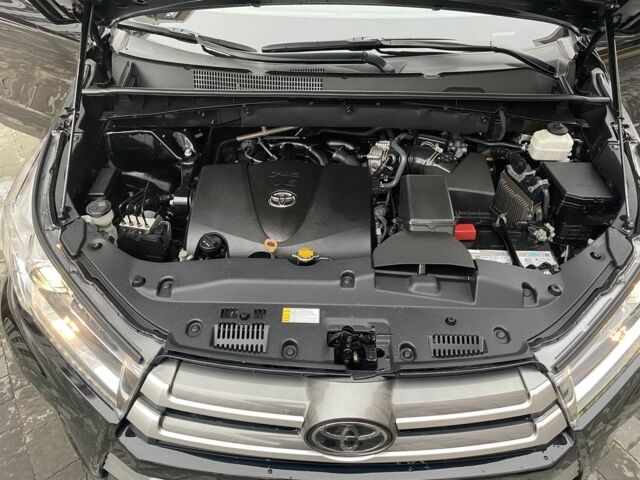 Черный Тойота Хайлендер, объемом двигателя 3.5 л и пробегом 97 тыс. км за 29999 $, фото 3 на Automoto.ua