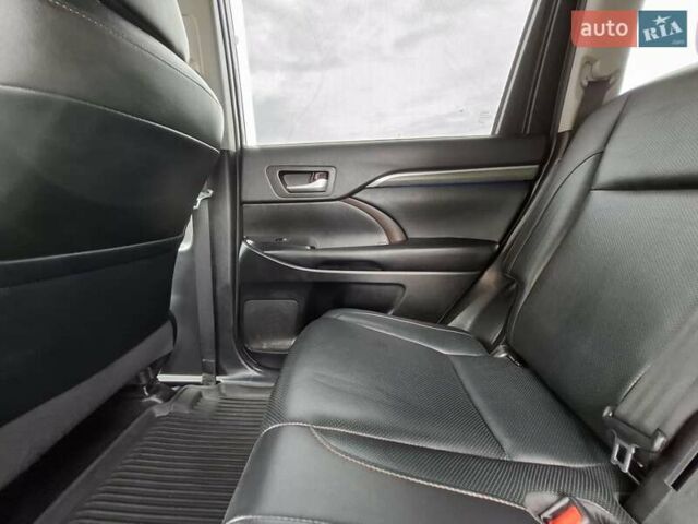 Чорний Тойота Хайлендер, об'ємом двигуна 3.46 л та пробігом 160 тис. км за 35200 $, фото 3 на Automoto.ua
