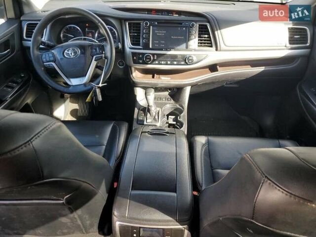 Черный Тойота Хайлендер, объемом двигателя 3.5 л и пробегом 104 тыс. км за 10100 $, фото 7 на Automoto.ua