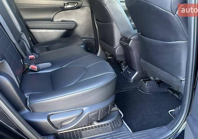 Черный Тойота Хайлендер, объемом двигателя 2.49 л и пробегом 72 тыс. км за 48065 $, фото 6 на Automoto.ua