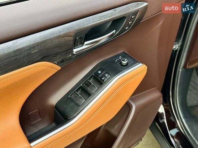 Тойота Хайлендер 2021 в Киеве на Automoto.ua Черный Тойота Хайлендер, объемом двигателя 3.46 л и пробегом 97 тыс. км за 46990 $, фото 42 на Automoto.ua