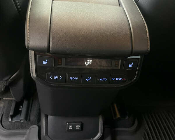 Тойота Хайлендер 2021 в Киеве на Automoto.ua Черный Тойота Хайлендер, объемом двигателя 3.46 л и пробегом 77 тыс. км за 46500 $, фото 28 на Automoto.ua