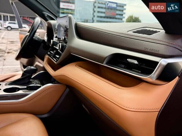 Тойота Хайлендер 2021 в Киеве на Automoto.ua Черный Тойота Хайлендер, объемом двигателя 3.46 л и пробегом 97 тыс. км за 46990 $, фото 28 на Automoto.ua