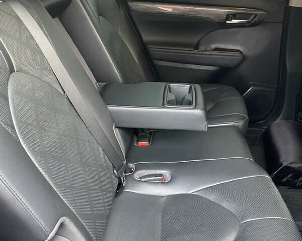 Тойота Хайлендер 2021 в Киеве на Automoto.ua Черный Тойота Хайлендер, объемом двигателя 3.46 л и пробегом 77 тыс. км за 46500 $, фото 6 на Automoto.ua